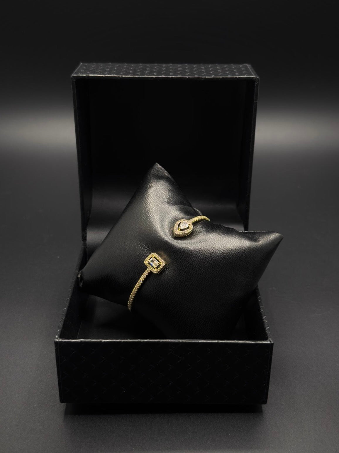 Armreif mit Steinchen