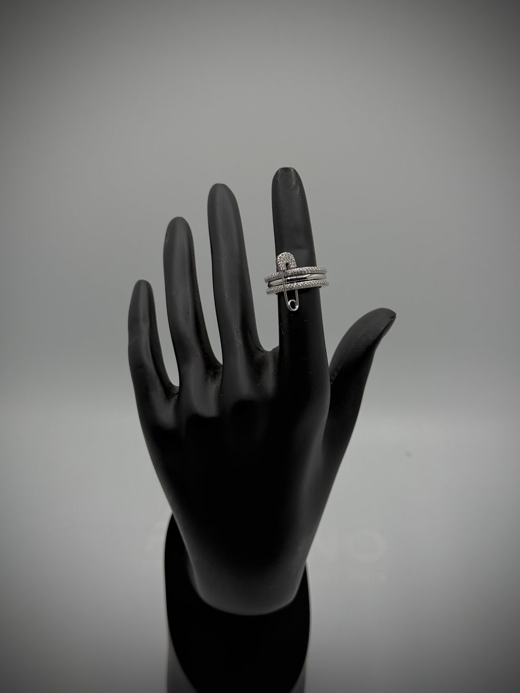 Ring mit Nadeldetail